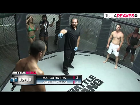 ❤️ Ultimate Fighter fucks wata lamba yarinya dama bayan fada a cikin zobe Batsa ☑