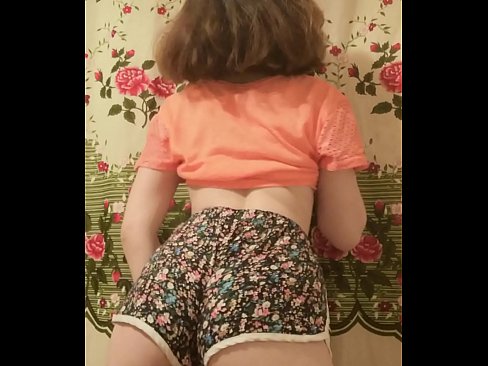 ❤️ Sexy matashin jariri yana cire guntun wando a kyamara Batsa ☑