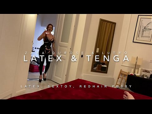 ❤️ Jaruma mai jajayen kaya sanye da rigar latex mai cin duri Batsa ☑